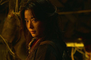 (影) 全智賢化身弓箭手殺喪屍！Netflix《屍戰朝鮮》特輯7月上線