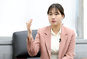 青瓦台青年秘書提名 文在寅破格任命正妹女大生惹爭議