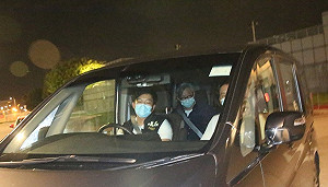 政治追殺不停！港蘋前主筆馮偉光離境前在機場被抓