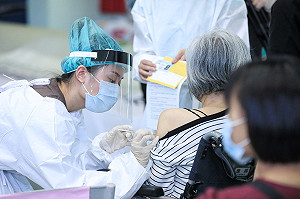 AZ、莫德納開放第二劑預約！急需出國可優先施打