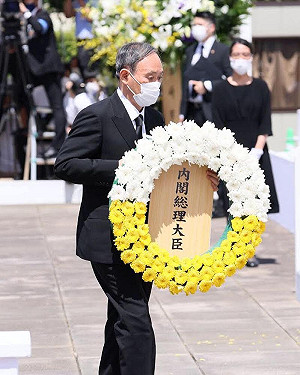 菅義偉出席長崎原爆悼念儀式 遲到1分鐘遭轟