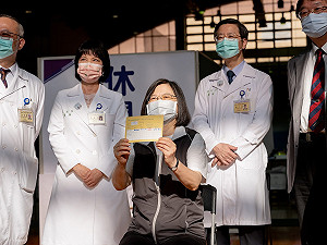 除了小英 各黨派人士、網紅誰表態力挺？施打名單一次看