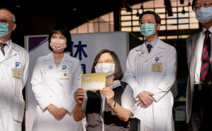 除了小英 各黨派人士、網紅誰表態力挺？施打名單一次看