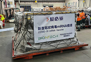 藍營在意拆BNT「原廠」布條 苗博雅：藍營為什麼愛惜一塊 根本不在合約內的布條？