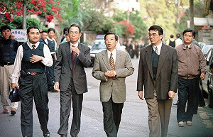 謝長廷遭影射護子 綠委管碧玲力挺謝:需要何等道德勇氣啊！
