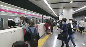 東京捷運「小丑」持刀縱火致17傷 日反思：無安檢、車廂內無監視器
