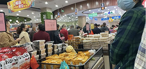 中國「糧荒」恐慌發酵! 常州大批市民排隊搶購物資 官方尷尬 : 恐過度解讀文件