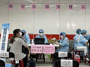移民署加碼規劃 推動「逾期」外來人口接種COVID-19疫苗