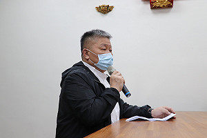 顏清標陷欠債疑雲 嗆周玉蔻：連香都插不直心肝怎麼會正