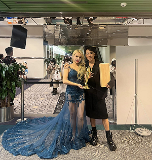 小A辣奪「最佳女主角獎」好友林進淚崩：你做到了！