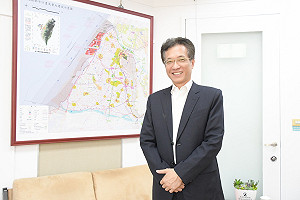 彰中人是哈巴狗？他質問王惠美縣長：這樣的副縣長，適任嗎？