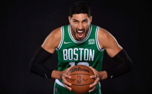 改名＋特製「批評中國」球鞋 NBA球星坎特竟被要求脫鞋