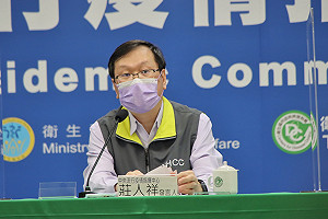 疫苗之亂再起？45名青少年竟打過2劑AZ 莊人祥回應了