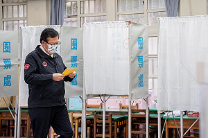 鄭文燦一早現身投票 籲所有選民把握投票讓台灣走向世界