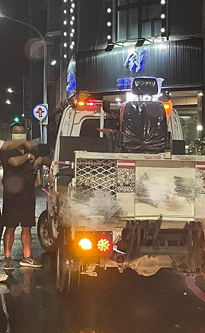 顏寬恒爆送代步車到高雄 網譏偽善深怕人不知嗎？