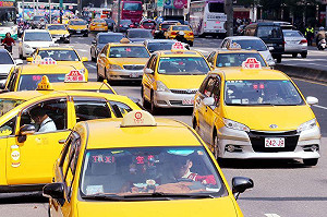 對抗Uber 交部擬鬆綁「小黃」顏色與費率