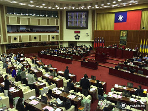 柯P新政預算案表決 二備金砍為12.5億