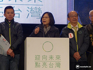 力挺柯建銘 小英：還給承擔者一個公道