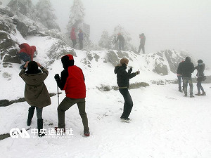 憂路面結冰釀災 阿里山、合歡山23日晚間封路