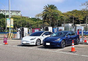 目標2040年市售汽機車全面電動化！王國材：補助廣設充電樁