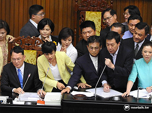 藍霸主席台 洪秀柱：相信有必要也不得已