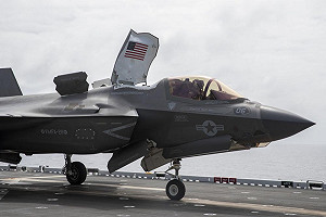 (影) 疑推進系統有問題! F-35著陸墜機後 五角大廈下令部分停飛