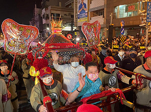 防紅色滲透！大甲媽遶境爆白狼搶轎衝突 蘇治芬：不是單純地方治安事件