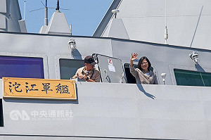 首登軍艦 蔡英文：推動國防自主已無回頭路