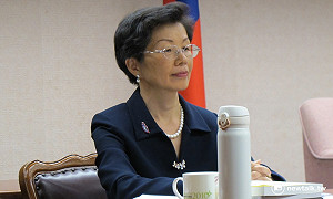 張小月：陸配外配取得公民權條件應相同