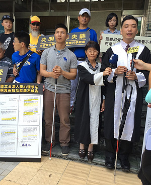 裝瞎詐保案二審法官將傳醫師出庭