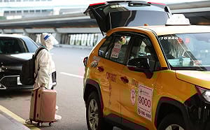 出國叫車更方便！交通部擬開放多元計程車  高雄機場6月試辦