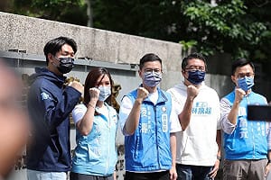 雙北藍營青年助陣郭彥均 喊話孩子「一位都不能少」