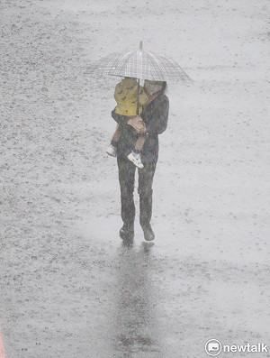 今天雨勢最猛！16縣市大雨特報 氣象局：入夜後趨緩