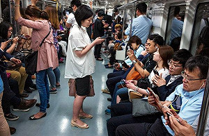 法律也無法制裁韓國惡老闆？ 30％上班族一年內有被職場騷擾的經驗