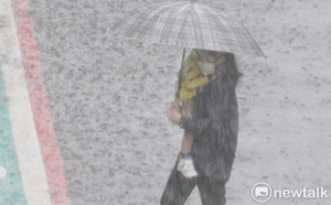 豪雨、大雷雨、山區暴雨三預警齊發！氣象署：全台16縣市戒備