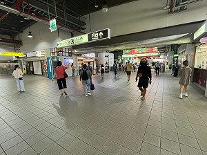 桃園車站冷氣壞掉「200天才能修復」挨批！台鐵：協調縮短工期