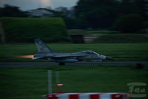 國軍「漢光演習」清晨開跑！ IDF戰機執行戰備轉場畫面曝光