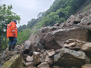 颱風尾挾雨彈！苗21線坍方 苗栗縣南庄鄉東河村5日停班停課
