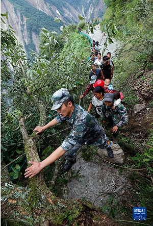 災民不用救了 ? 四川震災區竟命「只出不進」 網民怒 : 是不是哪裏不正常