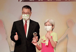 「人事權、殺警案、笑死」徐國勇好感度再創新低？學者：發文酸藝人格局小像網軍