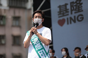 黃國昌質疑涉黑、施壓國防部賣地 蔡適應回應：畫錯重點