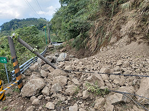 花蓮玉里赤科山坍塌道路中斷 山上無電無訊號傳近400人受困