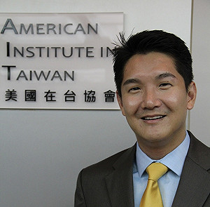 談同志議題 AIT高雄副處長楚杰生：要愛自己