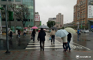 合歡山清晨下冰霰 下半日雨勢趨緩和