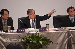 楊泮池不續任校長 要做滿任期不請假
