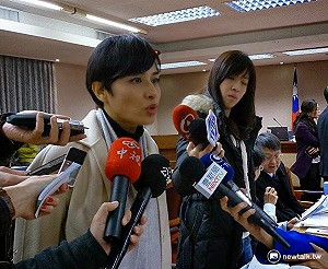 李永得遭盤查 邱議瑩批警方說法「很瞎」