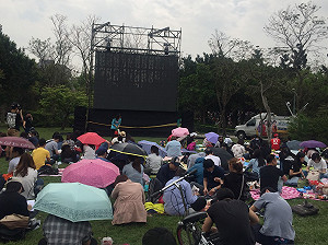 五月天台北開唱 粉絲搭帳棚坐墊候駕