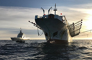 「漁船」也戰狼! 中、美公海對峙 首次打擊東太平洋非法捕魚 美艦險遭衝撞