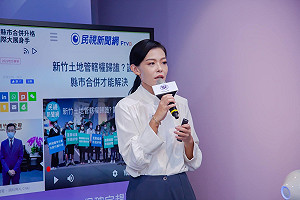 高虹安右手打點滴、秀左手瘀青 苦苓酸又創奇蹟 網友諷：不連戲啦！