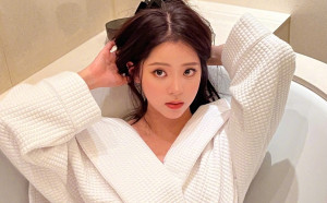 歐陽娜娜浴袍1件賣4300元！中媒曝「超低成本」網轟：想錢想瘋了